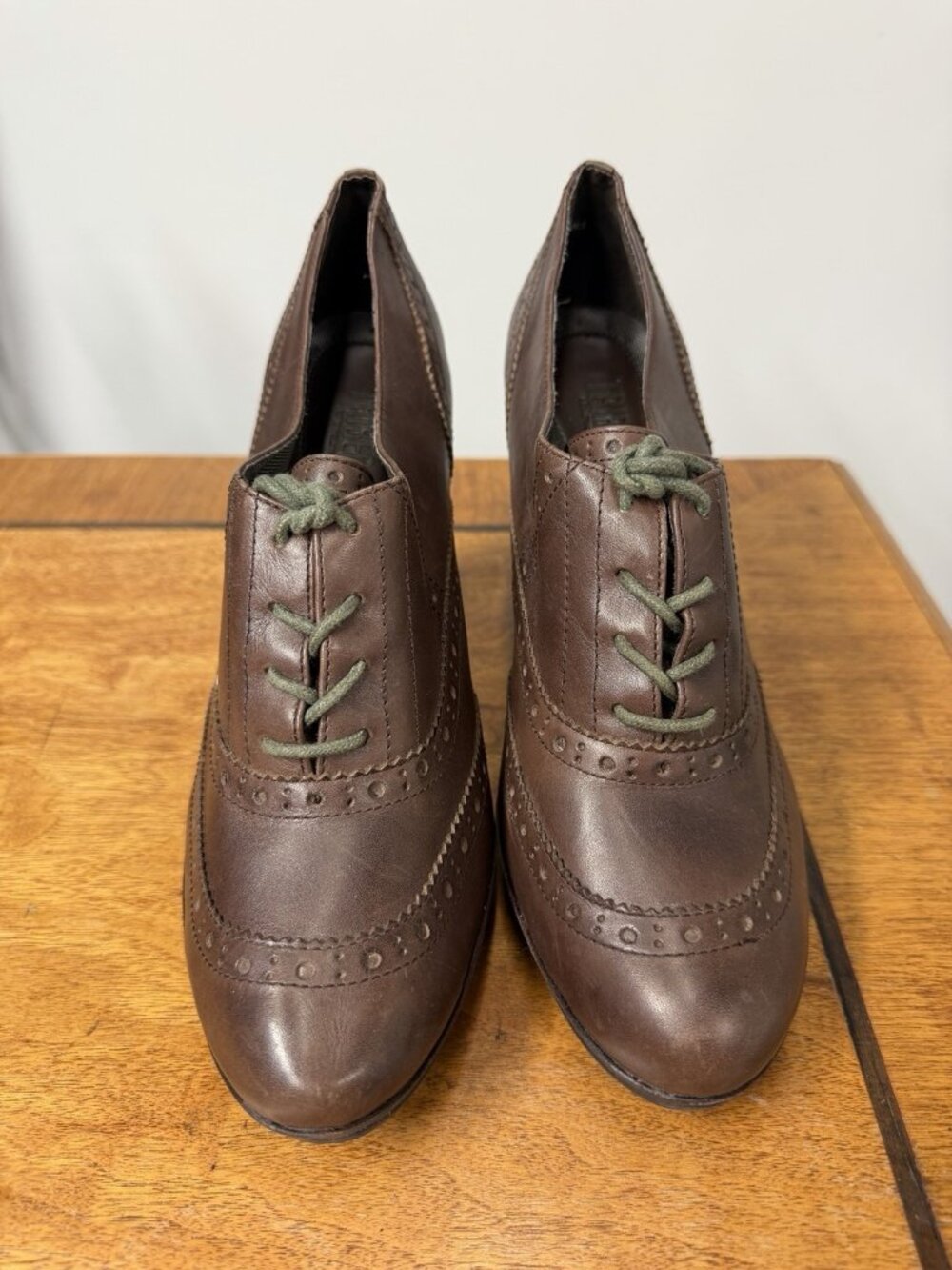 Tribeca Kenneth Cole Oxford Heels Women’s 10 Brown Leather Wingtip Brogue Pumps